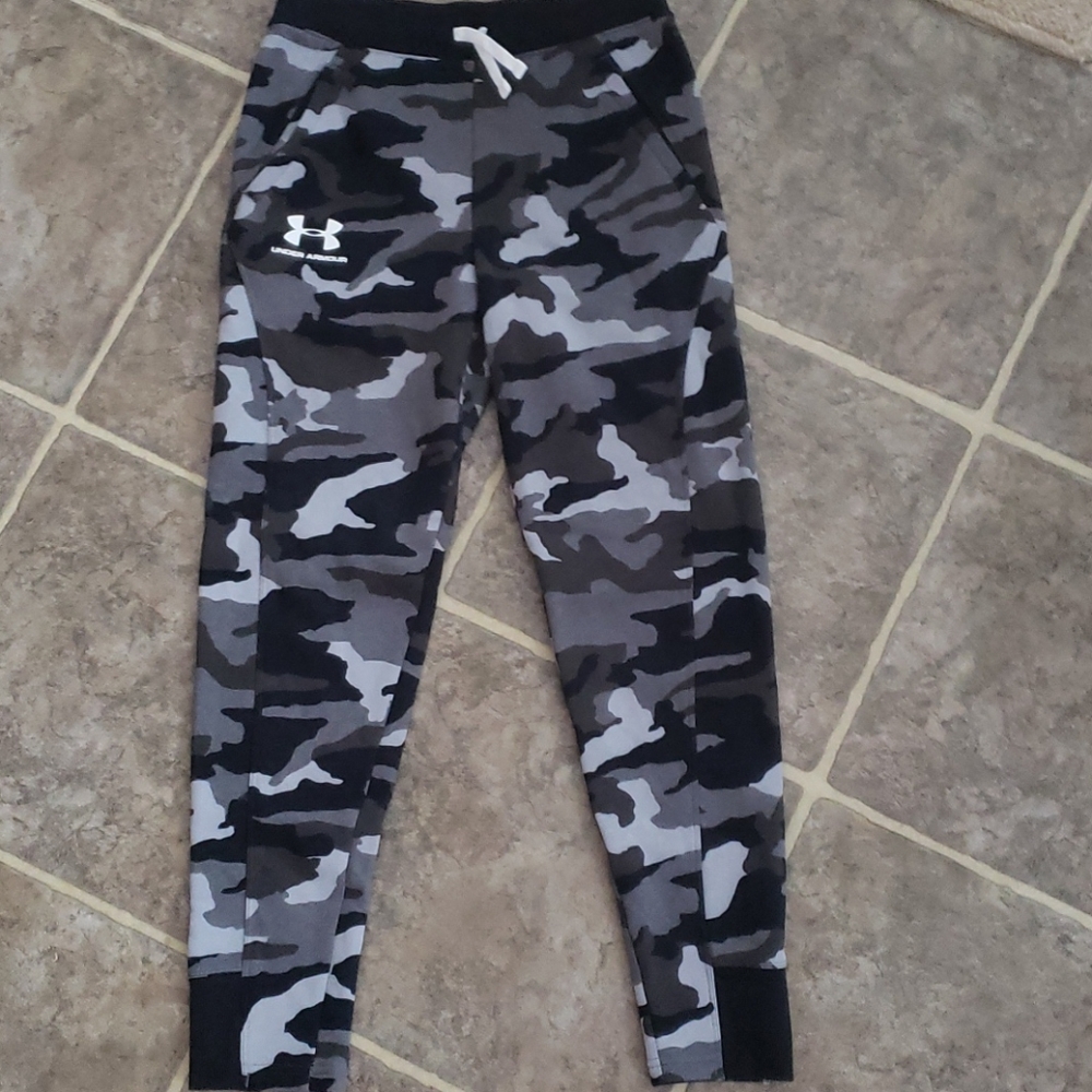 Boys Under Armour camo joggers